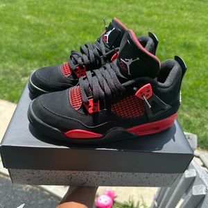 Jordan 4 red thunders